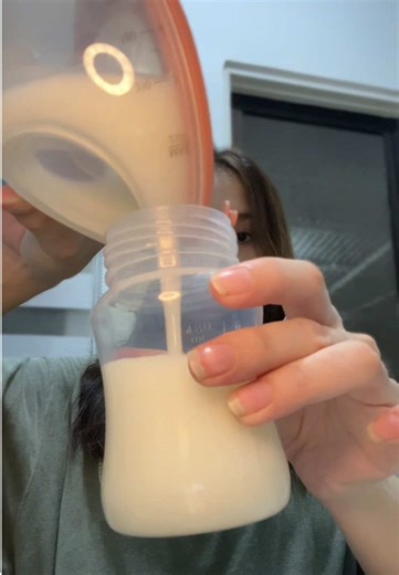 Morning Pump and Pour Routine with Momcozy V1 Pro