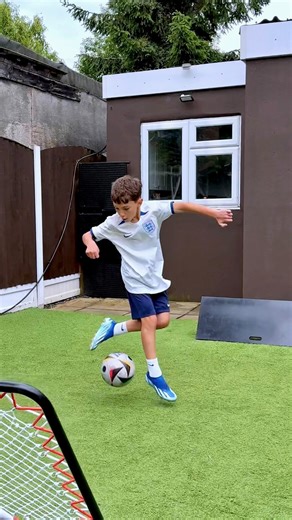 142K views · 606 reactions | Aerial control training  #soccer #football #fussball #fútbol #futbol #footballer #footballplayer #footballtraining #soccerlife | V7skills | Facebook