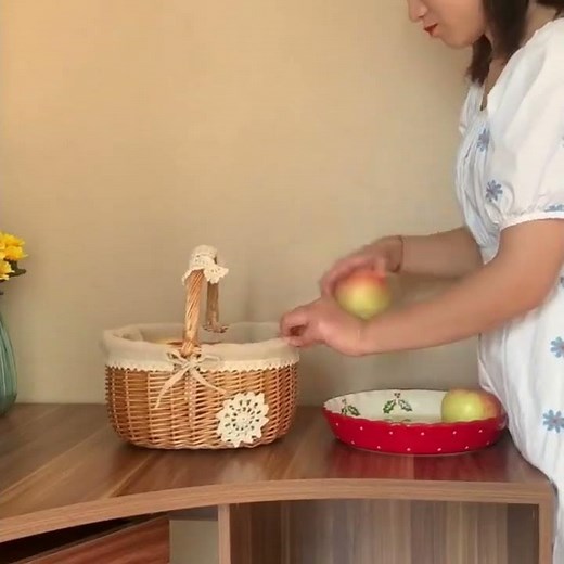 Corbeille de rangement en osier