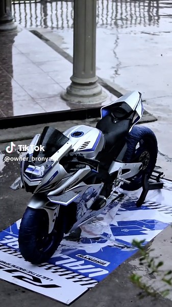 Shooting with Canon M100 and 50mm STM Lens