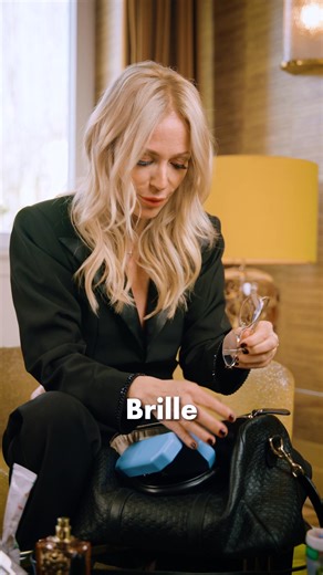 221K views · 2K reactions |  What’s in my Bag? Ein kleiner Blick in meine Handtasche. Erfahrt, welche Dinge mich nicht nur täglich begleiten, sondern auch auf meiner Abschiedstournee 2026 nicht fehlen dürfen.  Es ist ein besonderer Moment: Meine letzte Tournee steht bevor. Lasst uns diese letzte gemeinsame Zeit feiern, mit allem, was dazugehört.  ️Sichert euch eure Tickets jetzt unter: https://bit.ly/MICHELLE-2026 | Semmel-Concerts | Facebook