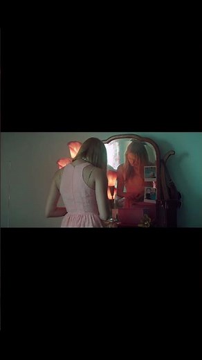 Trailer It Follows, 2014 (1080p) Shrots