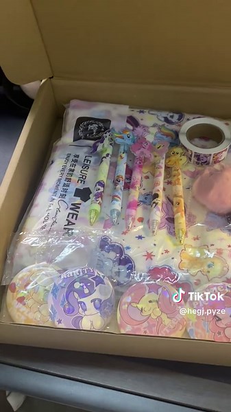 Exploring My Little Pony in Live Stream