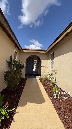 Exploring a Remodeled Ranch Style Home in Riverside