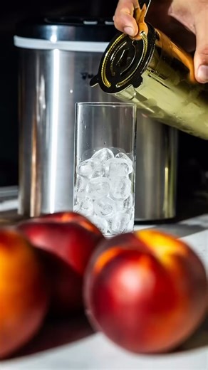 Winter sippin’. Our Countertop Ice Maker makes your cocktail dreams come true. 🍑 Save up to 25% off now! | Magic Chef