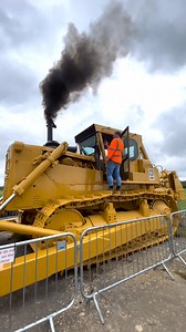 5.6M views · 89K reactions | Fantastic restoration of a 1979 Caterpillar D9H dozer by Adrian Morris for Collins Earthworks. The machine was on display at the Link Club's annual Sibbertoft working weekend. stay to the end of the video to see inside the cab. | Awesome Earthmovers | Facebook
