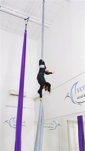 Looking for a challenging yet beautiful movement art that builds incredible core and upper-body strength? Look up! ⬆️ 📷 Featuring Lara and the moment when she nailed that bird drop *********************** SKY-LAB AERIAL STUDIO 🧚Address: số 10, đường 7A, khu đô thị An Khánh An Phú, phường An Phú, Q2 ( gần vòng xoay Trần Não 🧚WhatsApp/Viber/Zalo : 0379598942 #aerialdance #aerialsilks #aerialarts #aerialsilk #aerialist | SKY LAB Aerial Studio