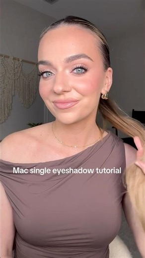 Mac single eyeshadow tutorial, products linked in description #eyeshadowtutorial #makeup