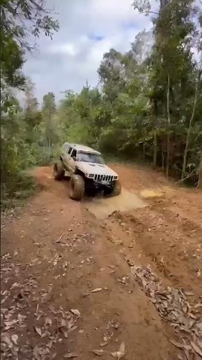 Jeep XJ cherokee mudding #offroad #jeep #jeepxj #4x4 #mud #bogger #barro