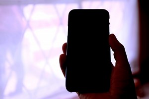 iPhone Black Screen of Death? Here Are 8 Ways to Fix It!
