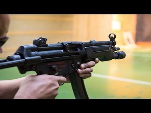 US Army Soldiers Fire MP5 Submachine Gun