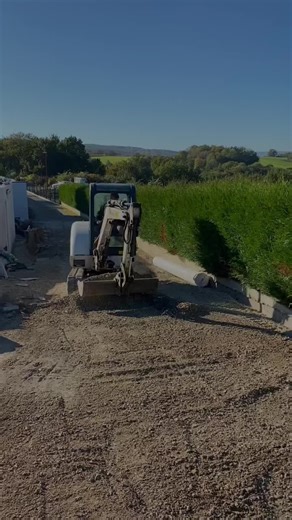 Comment poser des pavés naturels dans une cour ?