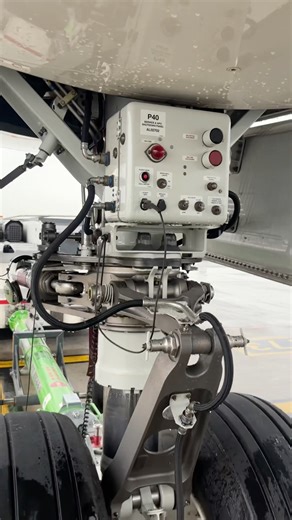 Where to connect interphone on Boeing787 #headset #boeing787 #aviation