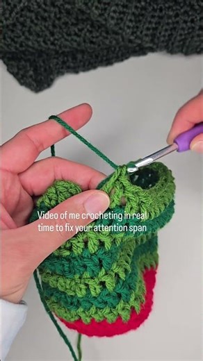 Can you make it to the end? 🤔🎄👀 How to ✨️correctly✨️ switch colors while crocheting 🤷‍♀️ 🧶 #crochet