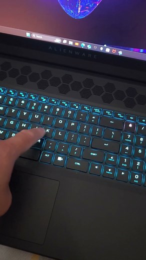 Alienware M18 vs Area 51m R2 keyboard sound