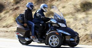 2012 Can-Am Spyder Roadsters Review [Video]