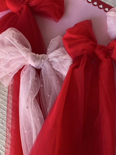 Give me all the bow decor this Valentine’s Day 💖 I made these giant tulle blows using table runners and I can’t get over how cute they turned out 🎀 love how they look on the wall but they could also be strung together as a garland! #valentinesdaydiy #diyvalentinesdecor #bowtrend #diypartydecor #galentinesday