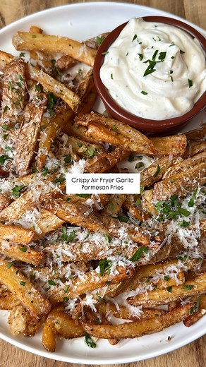 Dina Borshch | Easy Recipes & Weeknight Meals on Instagram: "Crispy Air Fryer Garlic Parmesan Fries ✨ Save the recipe and tag someone who would try this 🥔 Ingredients Fries: • 4 medium russet potatoes • 1 tsp garlic powder • 1 tsp seasoning salt • ½ tsp smoked paprika • ½ tsp black pepper • 2 tbsp avocado oil Garlic Butter: • 3 tbsp butter • 3 garlic cloves, minced • ½ tsp garlic salt Finishing: • ½ cup freshly grated Parmesan cheese • 1 tbsp chopped fresh parsley (plus more for garnish) Garlic