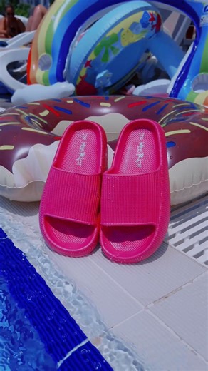 The must-have pink sliders for girls  Chunky, comfy, and just £7! The Miss Riot Floyd sliders are perfect for sunny days and casual cool. https://f.mtr.cool/bebkcconvt ⛱️ #holidayready #sliders #pink #sandals | Wynsors | Facebook