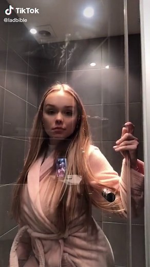 Unexpected Shower Prank: Hilarious Reaction Caught on Camera!