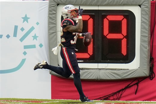 TreVeyon Henderson explains why he glanced over to sideline before running in for late TD