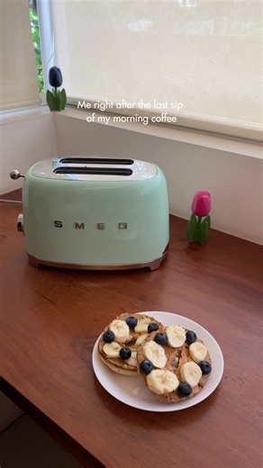 Bagel Perfection with SMEG Toaster