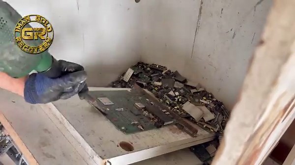 Gold Recovery from Server ic Chips | Gold Recovery From 90 KG of Sever Cards ( Part 3 )