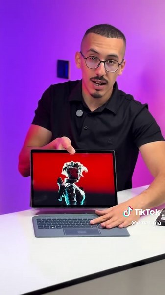 💻 Dell Latitude Detachable – Core Ultra 5 134U vPro Tablet PC pro clavier | 16 Go | 512 Go SSD | Stylet inclus ✨ État : neuf — 1 seul cycle de charge ⸻ ⚙️ Processeur : Intel Core Ultra 5 134U vPro • 12 cœurs hybrides • Turbo jusqu’à 4.4 GHz • Architecture Meteor Lake • vPro pour sécurité & gestion pro • NPU Intel AI Boost — accélération IA (Copilot, Teams, Photoshop…) 🎮 Carte graphique : Intel Graphics (Arc Architecture) ➡️ Fluide pour design léger, montage simple, multitâche & productivité 🎚