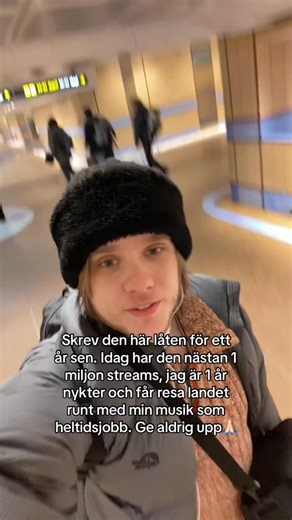 Herman Silow on Instagram: "Följ gärna min Spotify om du gillar min musik🙏🏻 låten heter Dominos #dominos"