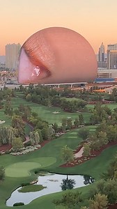 Imagine paying $600 to play the Wynn Golf Course in Las Vegas... and having a 366-foot tall and 516-foot wide fake eyeball staring at you for virtually the entire round. 😬 (🎥 @heidiswedish) | bunkered