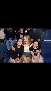 Parce que le public de « Chaque seconde compte » c’est ma famille le temps de l’enregistrement :) si vous avez envie de venir nous voir on enregistre demain le 17 mars et lundi le 18 mars, on enregistre aussi vendredi le 23 mars, samedi le 24 mars et lundi le 27 mars. Pour venir assister en studio (stationnement gratuit) allez sur le site de noovo.ca cliquez sur l’onglet « participez » et vous allez voir ma face :) cliquez sur ma Tite face et le tour est jouer :) on vous attend xx 💋 Julie | Jul