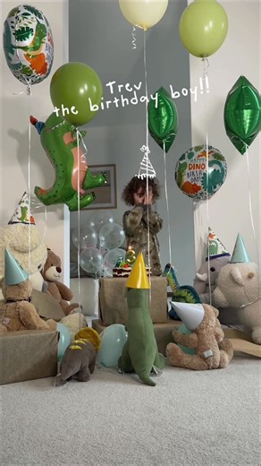 Einxhel Shkira on Instagram: "Our little sunshine is 3 🎂🎈🥳 You deserve the world and We promise to give it to you🤍"