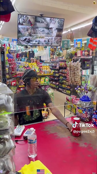 Hurricane Melissa update-12 noon, Jamaica.Footageas the hurricane makes landfall with historic\t859\t 185mphwinds #hurricanemelissa#melissa #jamaica #news #us