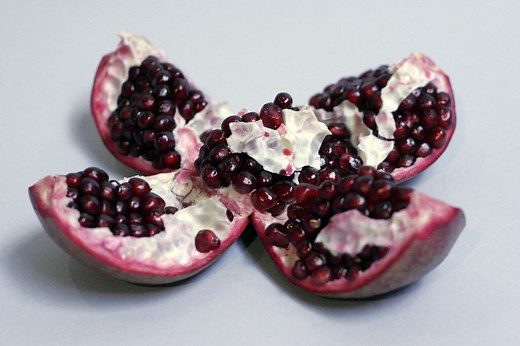 How to Cut a Pomegranate