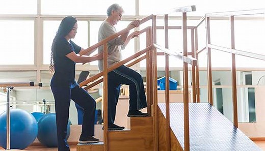 Hip Replacement Recovery: Q&A with a Hip Specialist