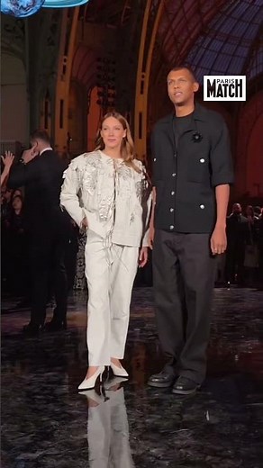 Stromae et sa femme Coralie Barbuer, au défilé Chanel.