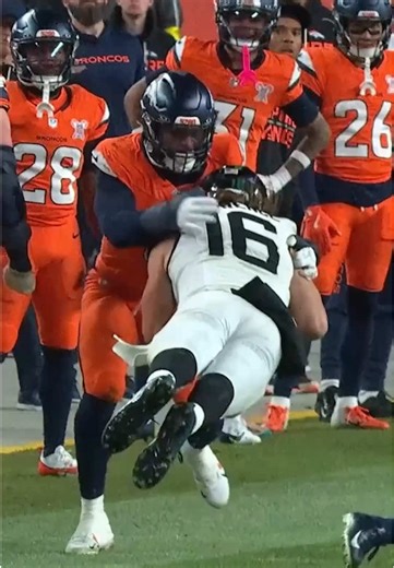 Trevor Lawrence's Incredible Play to Move the Chains