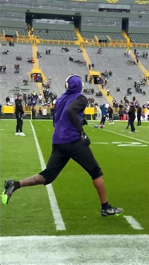 Justin Jefferson warming up at Lambeau Field ✈️
