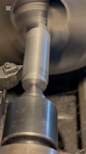 Turning steel on a lathe – smooth cutting process #shorts