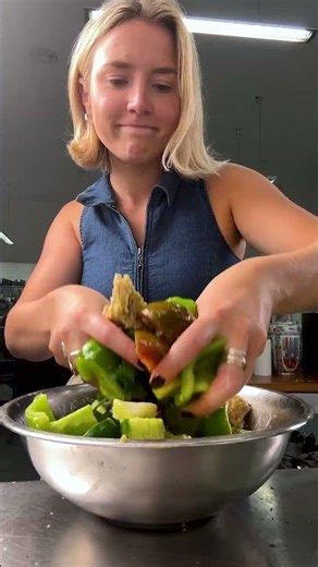 Spicy Green Tomato Gazpacho 🌶️ This is the sorta easy midweek soup you'll be dreaming about between