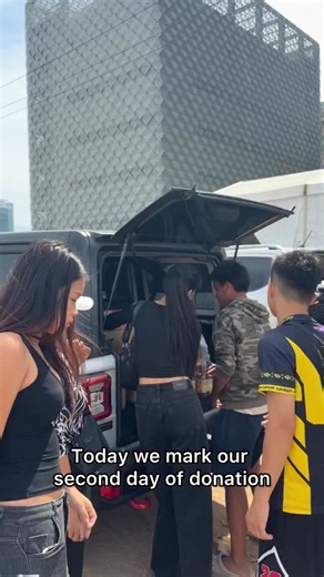 𝓶𝒆𝓵𝓲𝓪 𝓬𝓸𝓷𝓼𝓽𝓪𝓷𝓽𝓲𝓷 🇰🇭🇫🇷 on Instagram: "We really need your help to continue supporting the camps, as the situation is becoming more and more serious 🙏🏼 Now more than ever, we must stand together and help our country 🇰🇭 My team and I are purchasing more food and essential supplies for the camps. We are making sure every item we buy is the most affordable option while providing the highest possible quantity. If you are able to help, your support means everything to us and to t