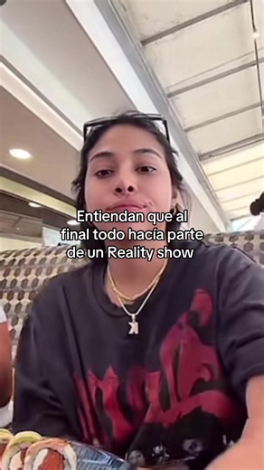 Karola y Alexa juntas en un live 💛💜#teamkarola #karolalcendra #tiktokviral #alexatorrex