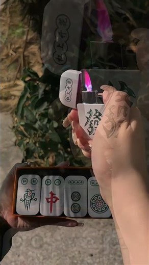 The lever-opening firework arranged by my partner