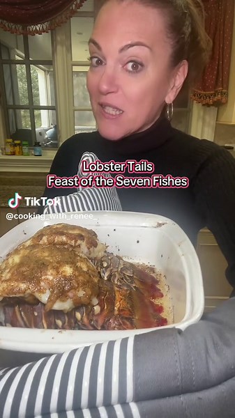 Lobster Tails baked so easy and delicious. A perfect recipe for your Feast of the Seven Fishes on Christmas Eve. 2-10 Oz lobster tails 1 Stick Salted butter (you can use unsalted) 3-4 cloves grated garlic 1 Teaspoon Old Bay Seasoning 1 Teaspoon garlic powder 1/2 Tsp pepper Juice from 1 lemon Seasoned breadcrumbs for sprinkling Bake uncovered 425 degrees 12-15 min Took 15 for me #lobstertail #recipe #christmaseve #feastofthesevenfishes #italianamerican