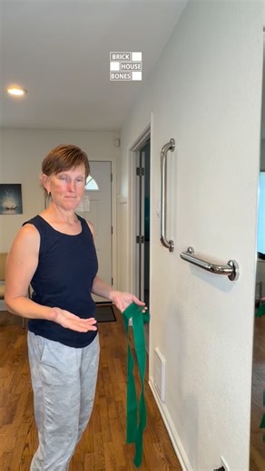 ✨“Let’s talk about forward head posture—that rounded-forward position so many of us fall into when we’re on our phones or computers. It’s not just a neck issue. When your head shifts forward, your entire center of gravity moves with it. Your muscles have to work harder to keep you upright, your spine loads differently, and your balance actually becomes less stable. Over time, this posture can increase neck pain, tension, and even your risk of falling—especially if you’re living with osteoporosis