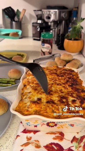 Delicious Baked Tortellini with Cream Cheese and Beef