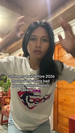 ✮mihann✮ (@mihannieebee)’s video of Cutting My Hair