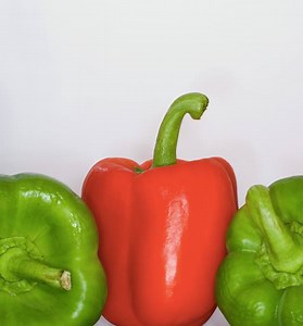 26K views · 20 reactions | Learn the quick and easy way to dice a red pepper | In The Know | Facebook