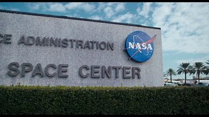 "Fascinating, informative, deeply moving, rousing and inspiring." 🎬 Scott Mantz, Access Hollywood Celebrate the Moon Landings 🌗 with MISSION CONTROL: THE UNSUNG HEROES OF APOLLO! UK DVDs and Blu-rays available at https://www.amazon.co.uk/Mission-Control-Unsung-Heroes-Apollo/dp/B071VZM8DS | Mission Control