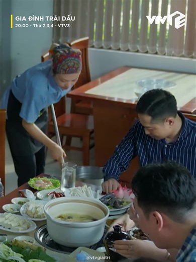 Bi kịch gia đình trái dấu: Lao công gặp gỡ đồng nghiệp chồng